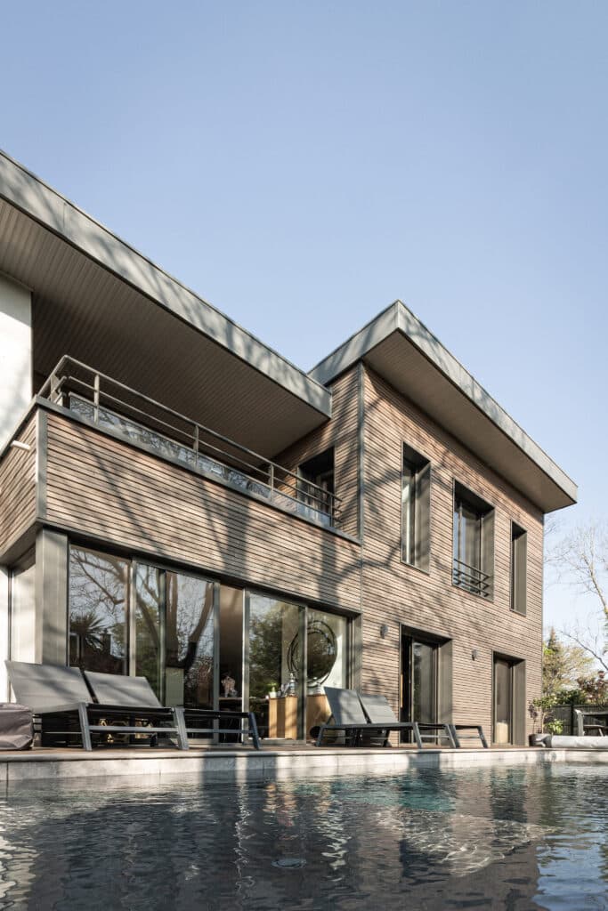 Maison bois enduit 92 piscine